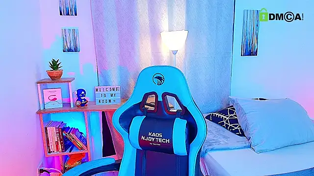 Snapshot of aron_wi chatting on October 9, 2025, 12:06 pm aron wi online show from October 9, 2025, 12:06 pm