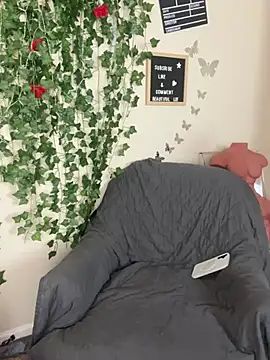butterflybootyy online show from February 7, 2025, 5:20 am