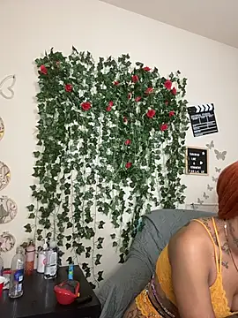 Snapshot of butterflybootyy chatting on November 30, 2025, 9:59 pm butterflybootyy online show from November 30, 2025, 9:59 pm