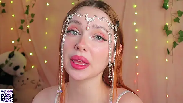 Snapshot of YourSkyAni chatting on October 5, 2025, 12:18 pm YourSkyAni online show from October 5, 2025, 12:18 pm