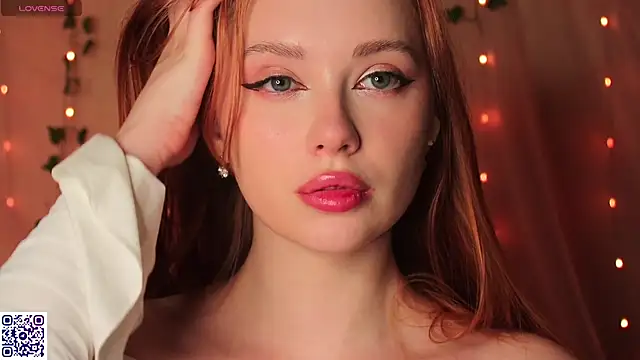 Snapshot of YourSkyAni chatting on December 17, 2025, 12:10 pm YourSkyAni online show from December 17, 2025, 12:10 pm