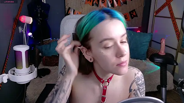 Snapshot of Cumpotik_Eve chatting on November 25, 2025, 2:12 am Cumpotik Eve online show from November 25, 2025, 2:12 am