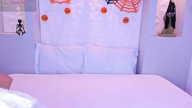 Snapshot of EmilyRouss_ chatting on October 30, 2025, 7:22 pm EmilyRouss online show from October 30, 2025, 7:22 pm