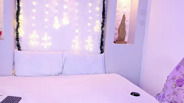 Snapshot of EmilyRouss_ chatting on December 3, 2025, 7:13 pm EmilyRouss online show from December 3, 2025, 7:13 pm