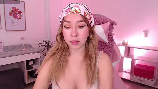 Snapshot of Dahlia__espresso chatting on October 14, 2025, 7:25 pm Dahlia espresso online show from October 14, 2025, 7:25 pm