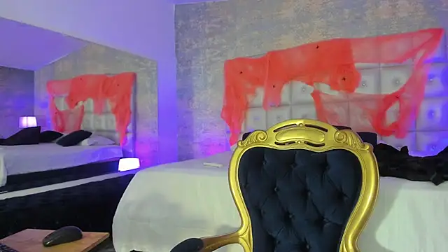 Snapshot of MelaniieRoux chatting on October 12, 2025, 12:06 pm MelaniieRoux online show from October 12, 2025, 12:06 pm