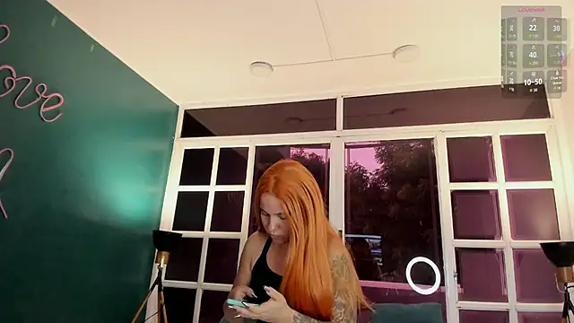 Snapshot of MelaniieRoux chatting on November 6, 2025, 11:47 am MelaniieRoux online show from November 6, 2025, 11:47 am