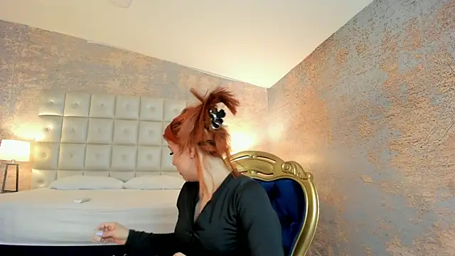 Snapshot of MelaniieRoux chatting on May 18, 2026, 7:40 pm MelaniieRoux online show from May 18, 2026, 7:40 pm