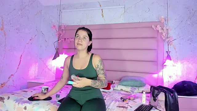 Snapshot of MelaniieRoux chatting on November 24, 2025, 7:36 pm MelaniieRoux online show from November 24, 2025, 7:36 pm