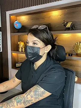 MelaniieRoux online show from August 8, 2026, 3:35 am