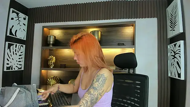 MelaniieRoux online show from April 24, 2026, 7:49 pm