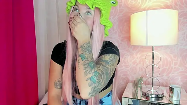 Snapshot of MelaniieRoux chatting on November 7, 2025, 7:40 pm MelaniieRoux online show from November 7, 2025, 7:40 pm