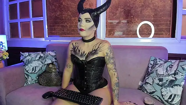 Snapshot of MelaniieRoux chatting on October 13, 2025, 7:37 pm MelaniieRoux online show from October 13, 2025, 7:37 pm