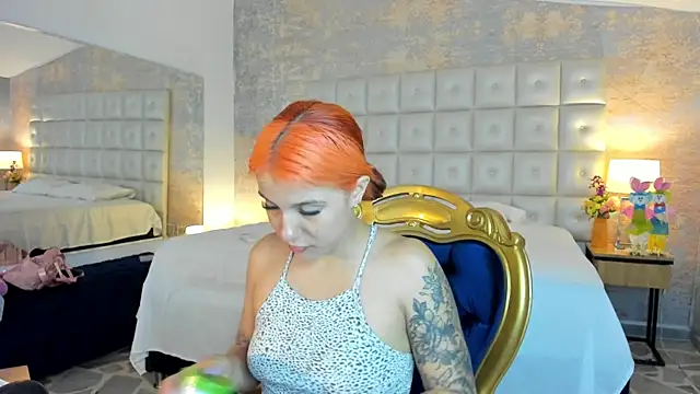 Snapshot of MelaniieRoux chatting on June 5, 2026, 7:30 pm MelaniieRoux online show from June 5, 2026, 7:30 pm