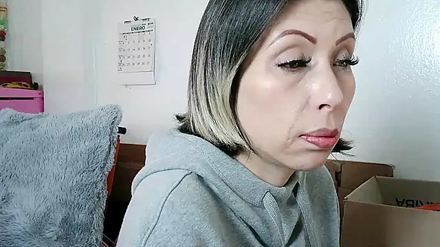 alixia81 online show from January 18, 2026, 2:31 pm