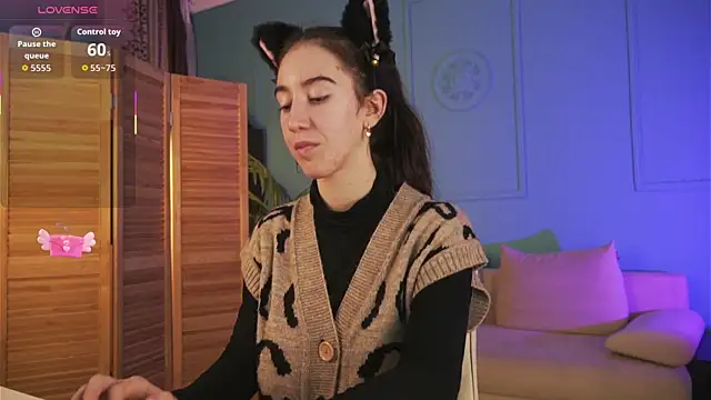 Snapshot of Belle_Via chatting on December 2, 2025, 3:47 pm Belle Via online show from December 2, 2025, 3:47 pm