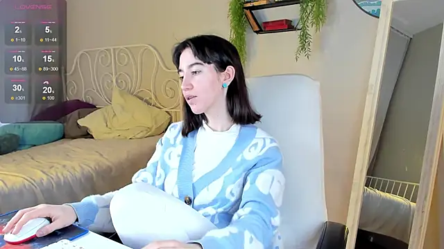 Snapshot of Belle_Via chatting on January 17, 2025, 8:24 am Belle Via online show from January 17, 2025, 8:24 am