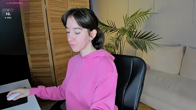 Snapshot of Belle_Via chatting on February 28, 2025, 5:26 am Belle Via online show from February 28, 2025, 5:26 am