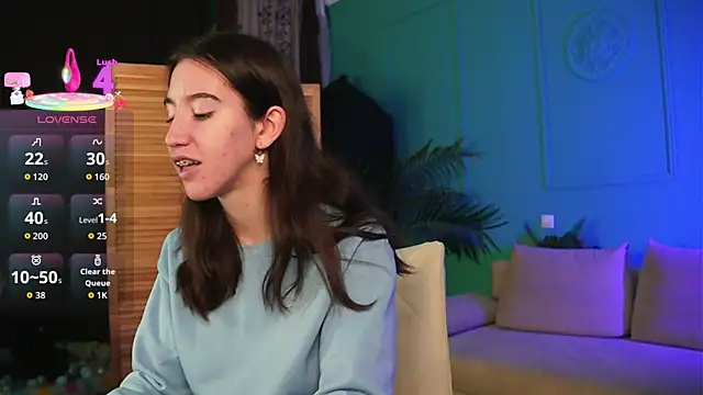 Snapshot of Belle_Via chatting on October 13, 2025, 3:13 pm Belle Via online show from October 13, 2025, 3:13 pm