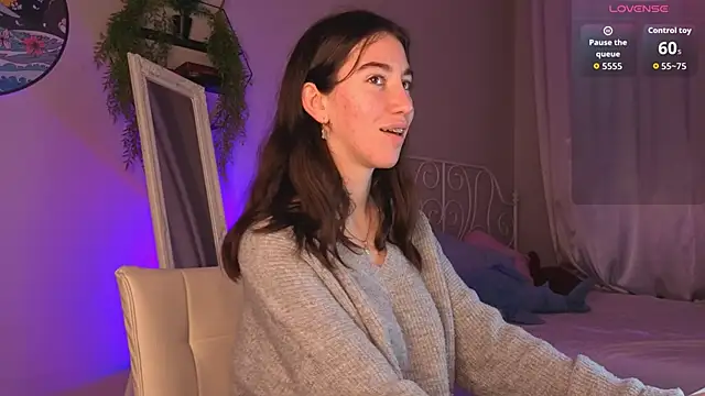 Snapshot of Belle_Via chatting on September 20, 2025, 3:50 pm Belle Via online show from September 20, 2025, 3:50 pm