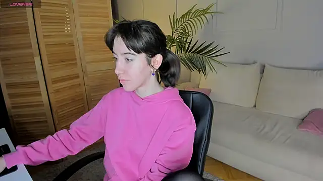 Snapshot of Belle_Via chatting on February 28, 2025, 2:20 am Belle Via online show from February 28, 2025, 2:20 am