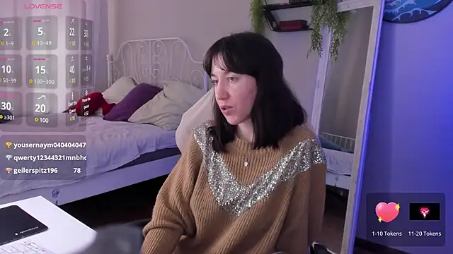 Snapshot of Belle_Via chatting on March 16, 2025, 8:43 am Belle Via online show from March 16, 2025, 8:43 am