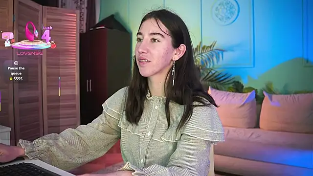 Snapshot of Belle_Via chatting on September 18, 2025, 3:59 pm Belle Via online show from September 18, 2025, 3:59 pm