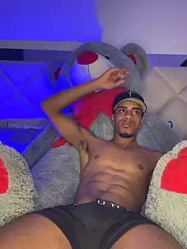 AaronCruz  online show from November 9, 2025, 7:12 am