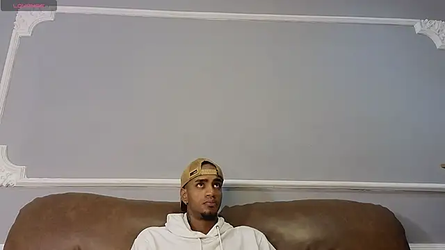 AaronCruz  online show from September 16, 2025, 1:01 pm