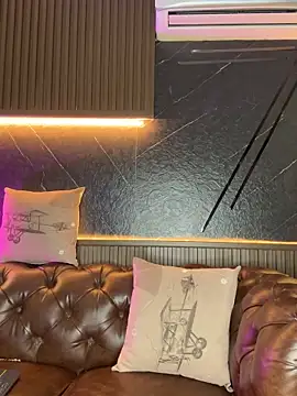 AaronCruz  online show from February 11, 2026, 1:27 am