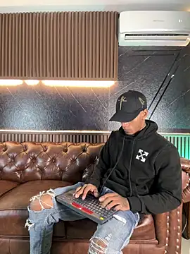 AaronCruz  online show from March 13, 2026, 1:54 am