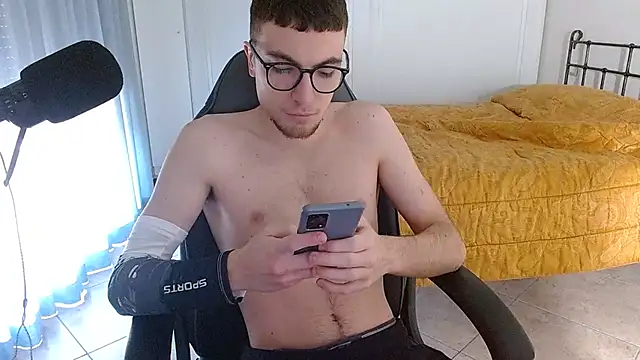 FitGuyDream online show from December 31, 2024, 10:58 am