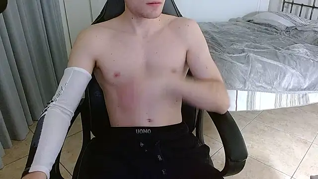 FitGuyDream online show from November 20, 2025, 11:25 pm