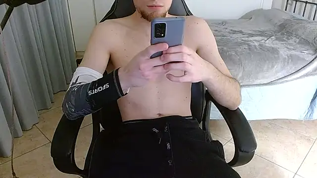 FitGuyDream online show from November 10, 2025, 12:48 am