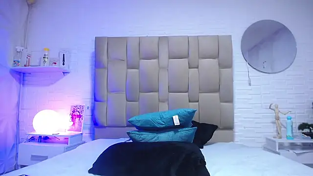 Snapshot of Kristin_Ramirez chatting on March 19, 2025, 2:35 pm Kristin Ramirez online show from March 19, 2025, 2:35 pm