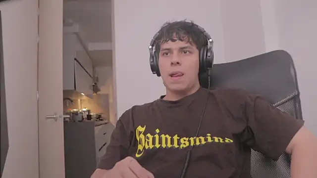 Snapshot of Tony_Hoffa chatting on October 22, 2025, 7:35 pm Tony Hoffa online show from October 22, 2025, 7:35 pm