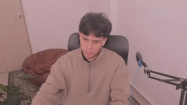 Snapshot of Tony_Hoffa chatting on December 5, 2025, 5:33 pm Tony Hoffa online show from December 5, 2025, 5:33 pm