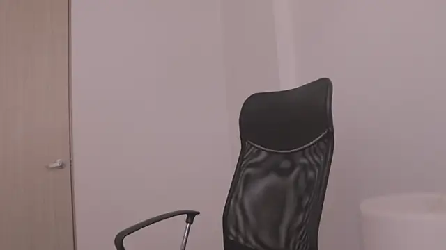 Snapshot of Tony_Hoffa chatting on October 19, 2025, 6:10 pm Tony Hoffa online show from October 19, 2025, 6:10 pm