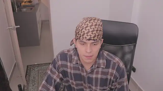 Snapshot of Tony_Hoffa chatting on November 6, 2025, 8:02 pm Tony Hoffa online show from November 6, 2025, 8:02 pm