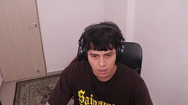 Snapshot of Tony_Hoffa chatting on November 16, 2025, 4:34 pm Tony Hoffa online show from November 16, 2025, 4:34 pm