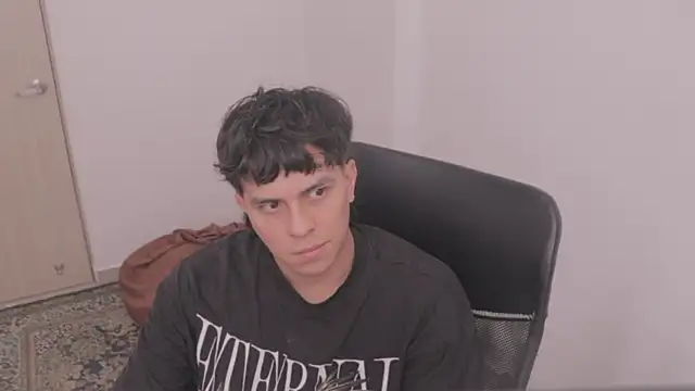 Snapshot of Tony_Hoffa chatting on November 15, 2025, 3:49 pm Tony Hoffa online show from November 15, 2025, 3:49 pm