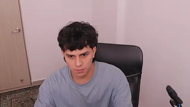 Snapshot of Tony_Hoffa chatting on November 17, 2025, 5:39 pm Tony Hoffa online show from November 17, 2025, 5:39 pm