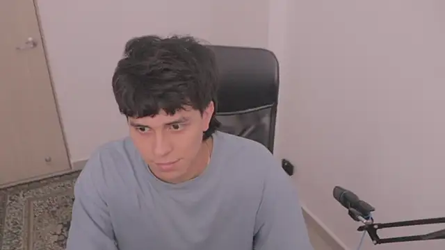 Snapshot of Tony_Hoffa chatting on October 28, 2025, 6:51 pm Tony Hoffa online show from October 28, 2025, 6:51 pm