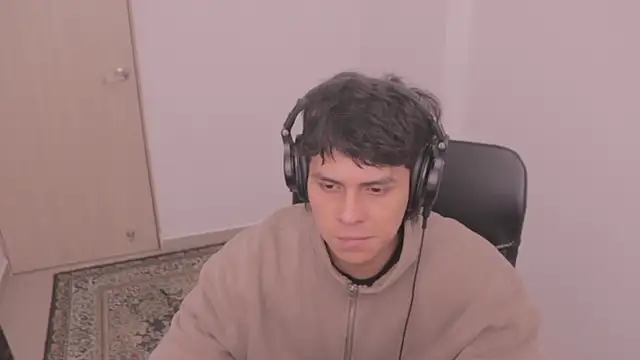 Snapshot of Tony_Hoffa chatting on November 14, 2025, 3:15 pm Tony Hoffa online show from November 14, 2025, 3:15 pm