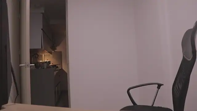 Snapshot of Tony_Hoffa chatting on October 17, 2025, 11:06 pm Tony Hoffa online show from October 17, 2025, 11:06 pm