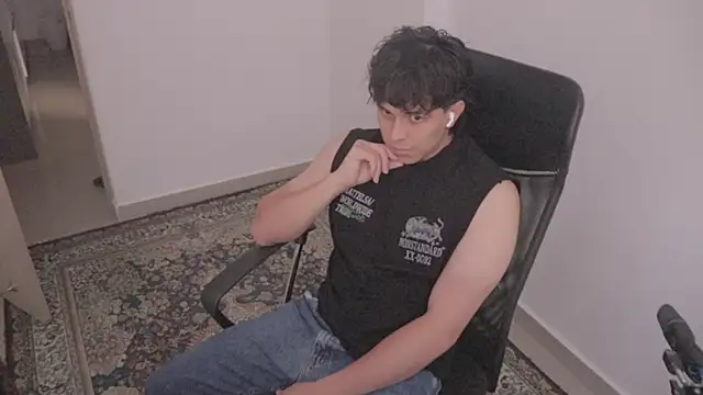 Snapshot of Tony_Hoffa chatting on November 29, 2025, 10:21 pm Tony Hoffa online show from November 29, 2025, 10:21 pm