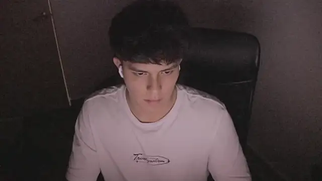 Snapshot of Tony_Hoffa chatting on December 13, 2025, 8:04 pm Tony Hoffa online show from December 13, 2025, 8:04 pm