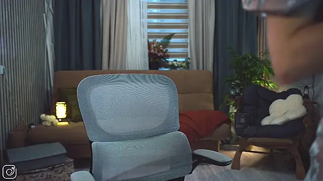 Feral Berrry  online show from February 14, 2026, 2:17 pm