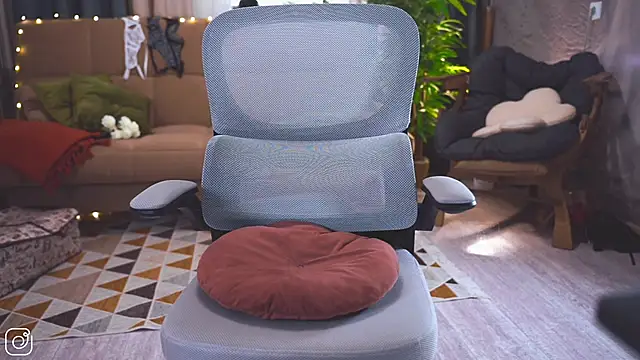 Snapshot of Feral_Berrry_ chatting on October 31, 2025, 5:48 am Feral Berrry online show from October 31, 2025, 5:48 am