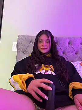 LucyEvans  online show from November 3, 2025, 5:01 am